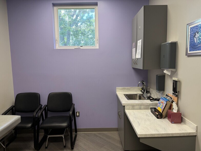 More Photos Of 829 Davis St, Blacksburg Medical For Sale