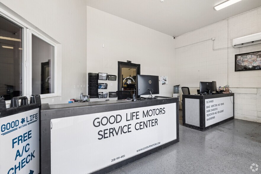 More Photos Of 221 11th Ave N, Nampa Auto Repair For Sale