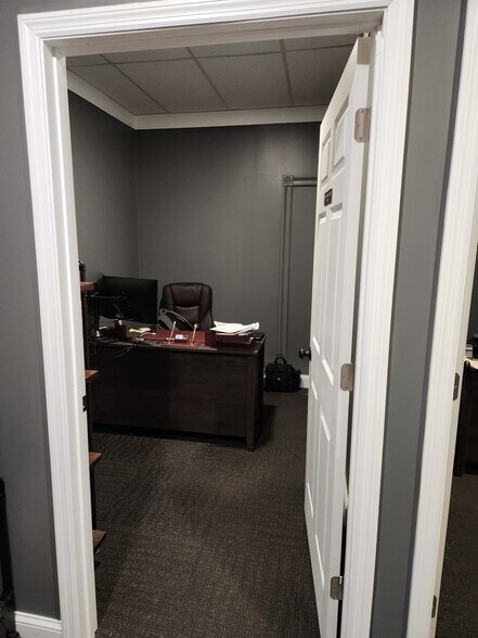 More Photos Of 743 Columbia Tpke, East Greenbush Medical For Lease