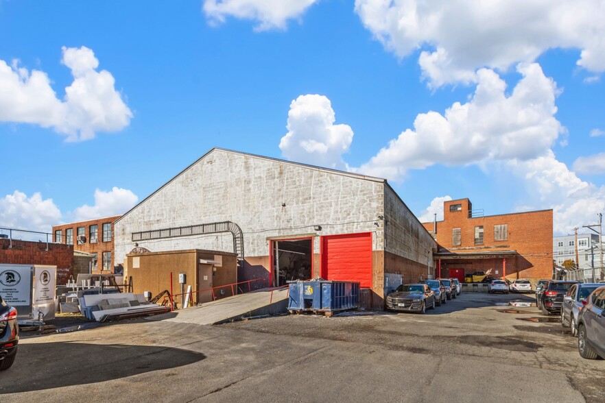 Primary Photo Of 165-167 Bow St, Everett Light Manufacturing For Lease