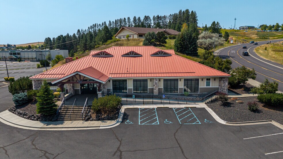 More Photos Of 1095 SE Bishop Blvd, Pullman Office For Sale