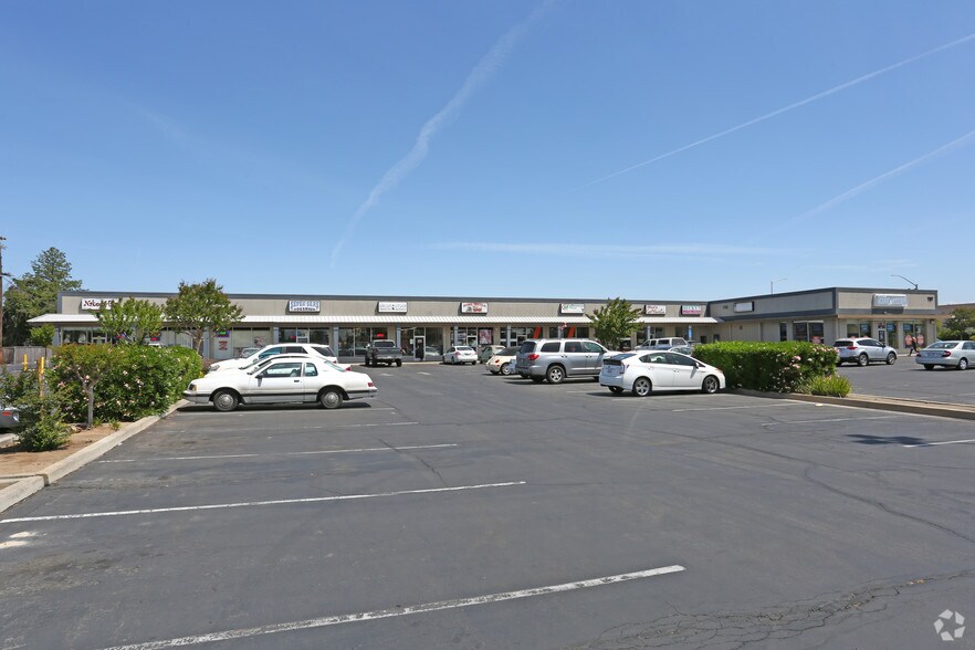 More Photos Of 1848 Shaw Ave, Clovis Unknown For Lease