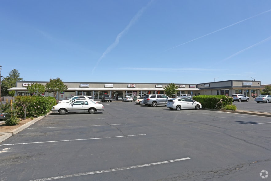 More Photos Of 1848 Shaw Ave, Clovis Unknown For Lease