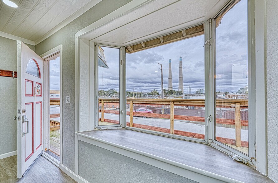 More Photos Of 7550 Sandholdt Rd, Moss Landing Warehouse For Sale
