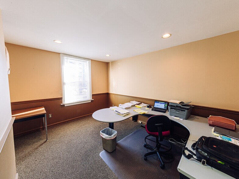 More Photos Of 1318 SW 12th Ave, Portland Office For Sale