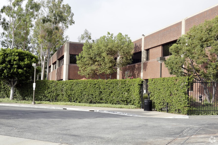 More Photos Of 4900 Rivergrade Rd, Irwindale Office For Lease