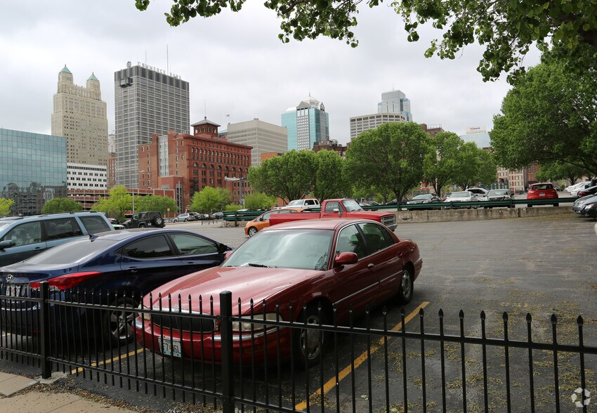 Primary Photo Of 700 Wyandotte St, Kansas City Parking Lot For Sale