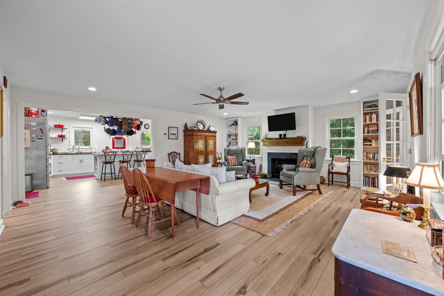 More Photos Of 215 Pollock St, New Bern Hospitality For Sale