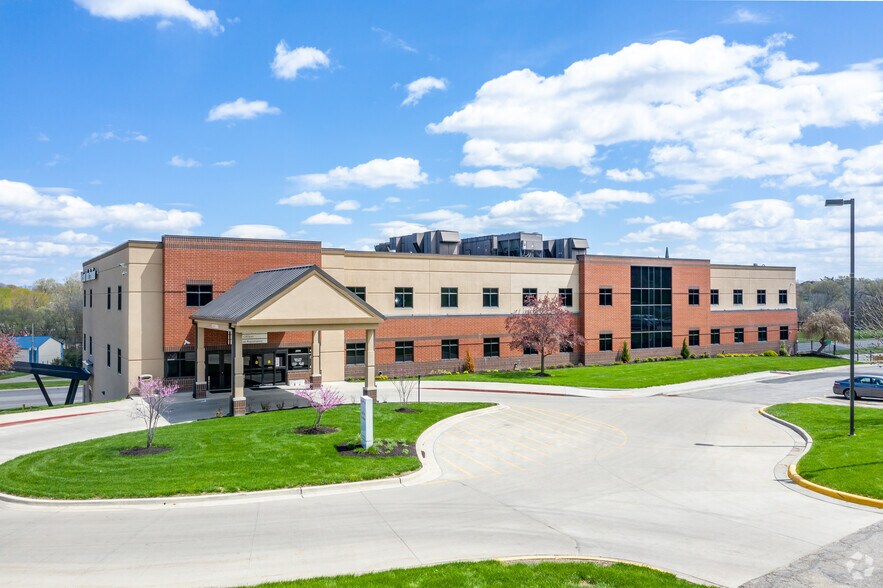 Primary Photo Of 3550 S 4th St, Leavenworth Medical For Lease