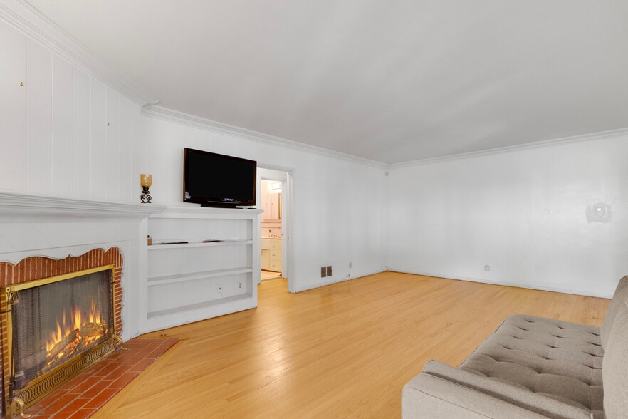 More Photos Of 11737 Bellagio Rd, Los Angeles Multifamily For Sale
