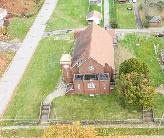 More Photos Of 115 Frank St, Struthers Flex For Sale