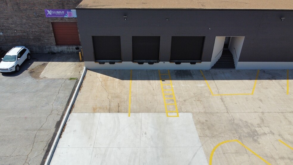 More Photos Of 3400 Royalty Row, Irving Distribution For Lease