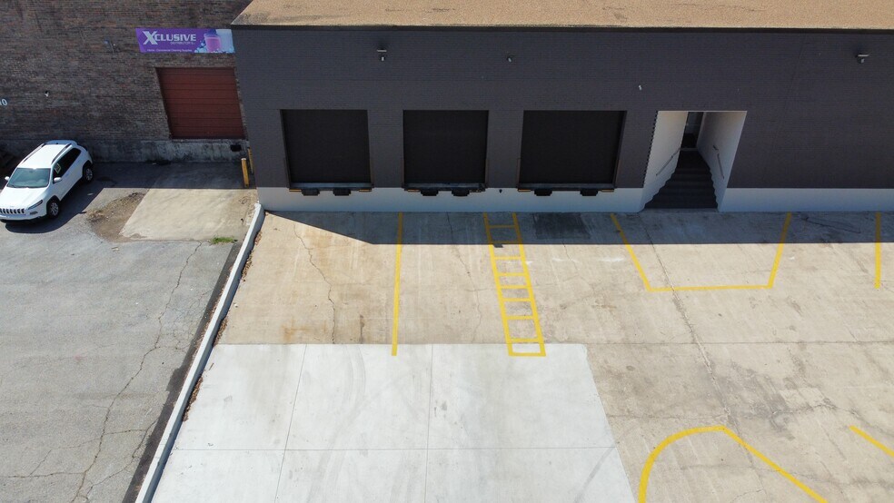 More Photos Of 3400 Royalty Row, Irving Distribution For Sale