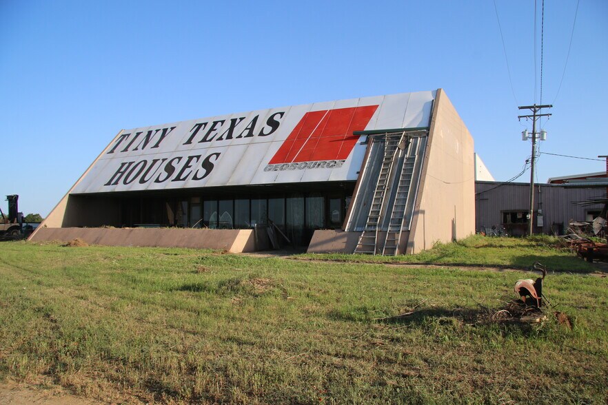 Primary Photo Of 333 Salvage Way, Luling Warehouse For Sale
