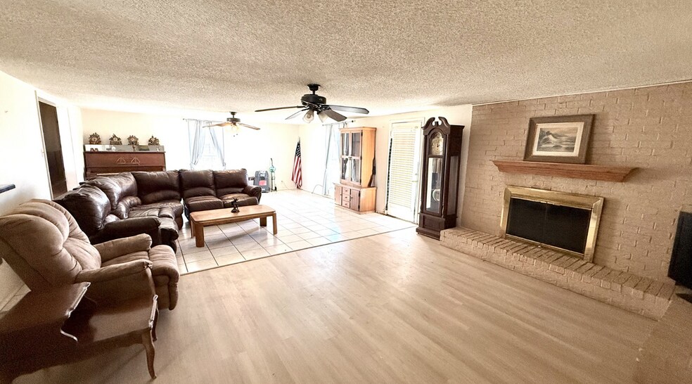 More Photos Of 1310 County 145 rd, Midland Flex For Sale