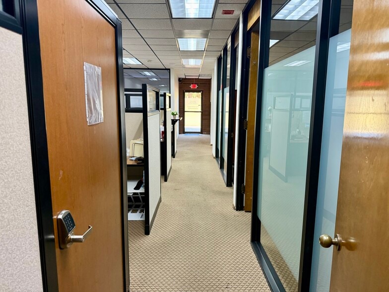 More Photos Of 1881-1893 Knoll Dr, Ventura Office For Sale