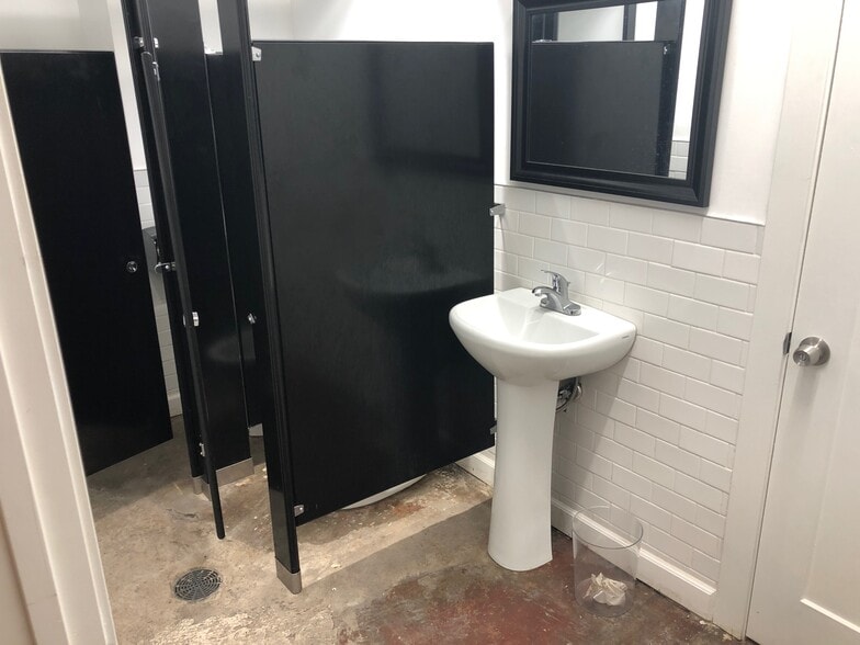 More Photos Of 1729 N 2nd St, Minneapolis Flex For Lease