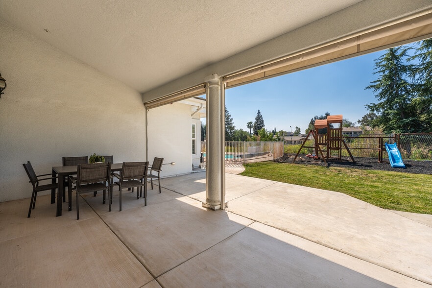 More Photos Of 12908 South Ln, Redlands Healthcare For Sale
