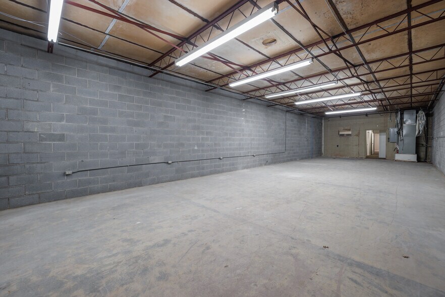 More Photos Of 623-627 Pine St, Abilene Storefront For Sale