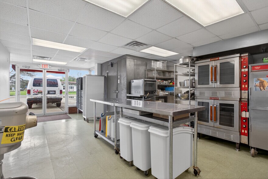 More Photos Of 124 S Brooklyn Rd, Napoleon Freestanding For Sale
