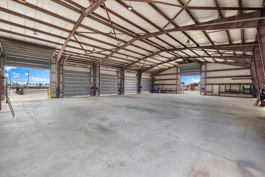 More Photos Of 10890 NW South River Dr, Medley Land For Lease