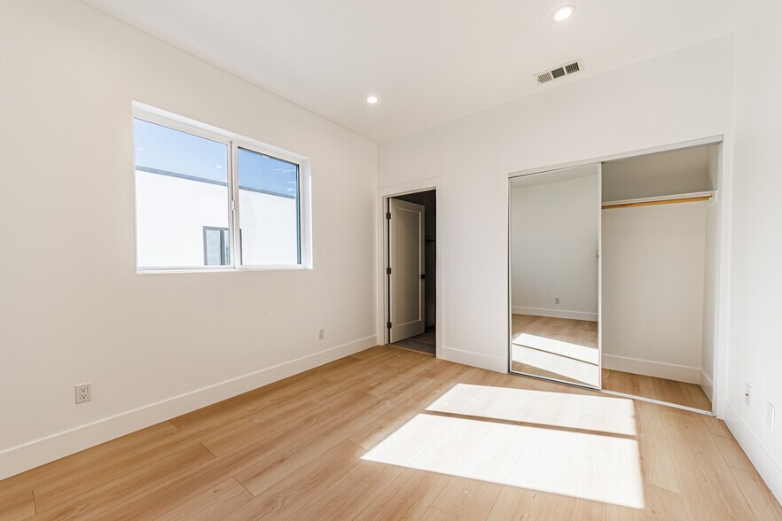 More Photos Of 5209 W 20th St, Los Angeles Multifamily For Sale