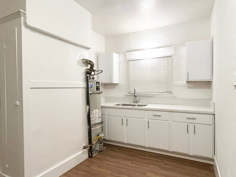 More Photos Of 458 W Vernon Ave, Los Angeles Apartments For Sale