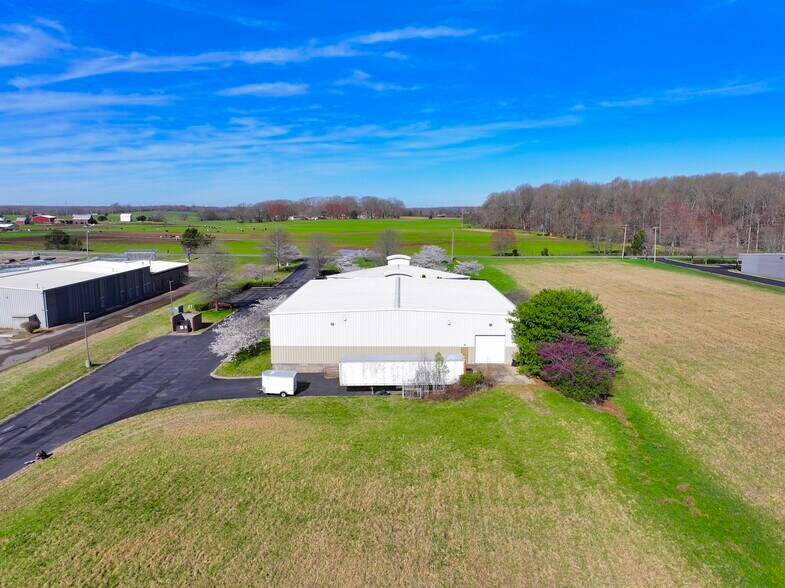 More Photos Of 3145 Pleasant Grove Rd, White House Warehouse For Lease