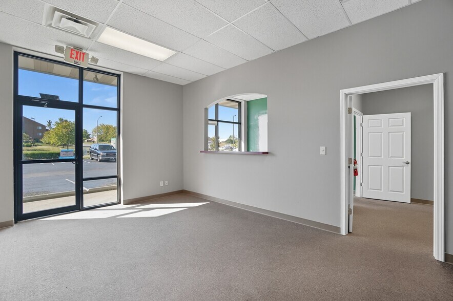 More Photos Of 1104-1124 Kemper Meadow Dr, Forest Park Storefront For Lease