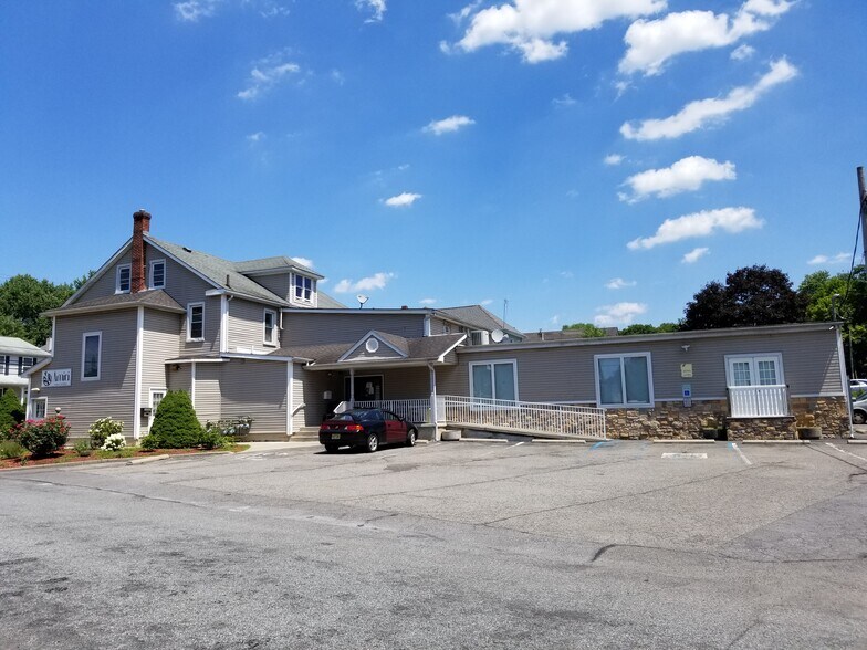 More Photos Of 1402 S Main St, Phillipsburg Storefront Retail Residential For Lease