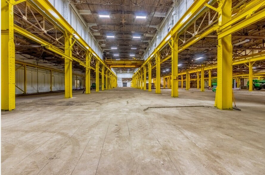 More Photos Of 1 Westinghouse Plz, Hyde Park Warehouse For Lease