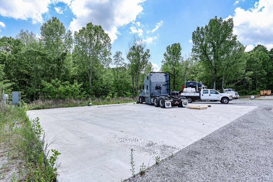 More Photos Of 430 US-62 E, Eddyville Auto Repair For Sale