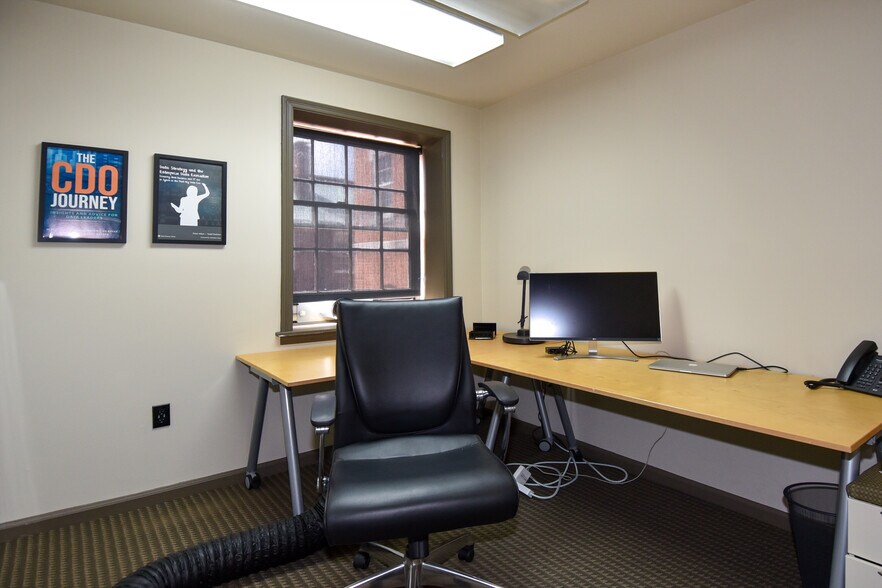 More Photos Of 109-111 S Fairfax St, Alexandria Office For Sale