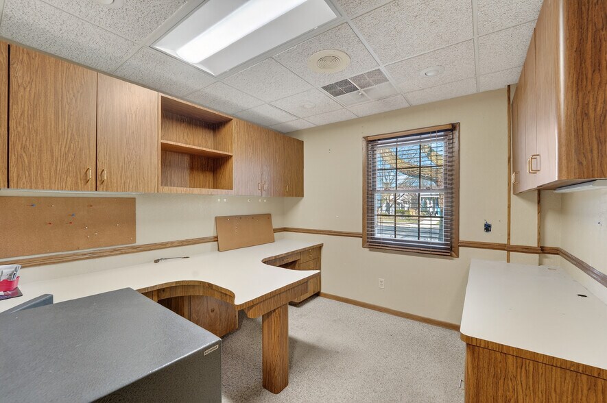More Photos Of 533 S Main St, West Bend Office For Sale