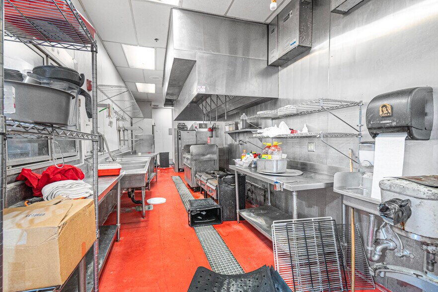 More Photos Of 2807 W 10th Ave, Kennewick General Retail For Sale