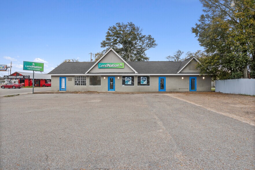 Primary Photo Of 1419 Pass Rd, Gulfport General Retail For Lease