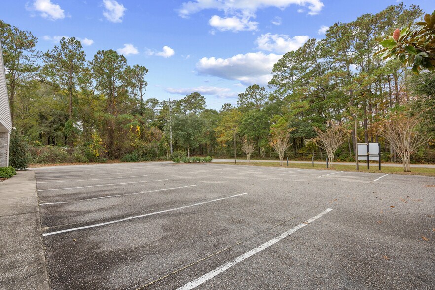 More Photos Of 313 Commerce Dr, Pawleys Island Office For Lease