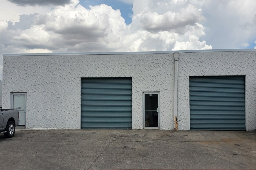 Primary Photo Of 2026 Pioneer Pky W, Arlington Showroom For Lease