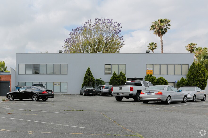 More Photos Of 18645 Sherman Way, Reseda Loft Creative Space For Lease