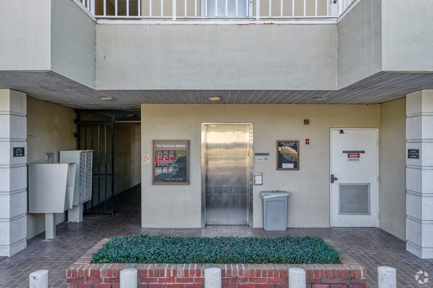 More Photos Of 425 W Colonial Dr, Orlando Office Residential For Lease