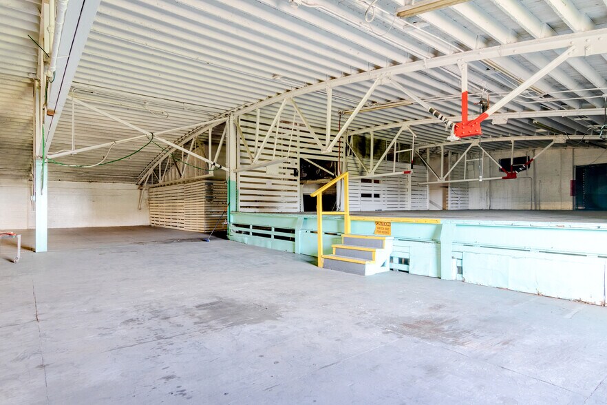 More Photos Of 2130 N Old Dixie Hwy, Fort Pierce Warehouse For Sale