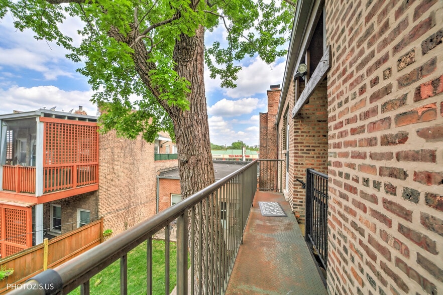 More Photos Of 6533 W North Ave, Oak Park Storefront Retail Office For Sale