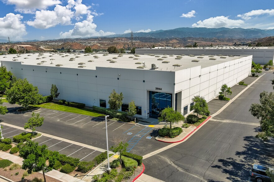 More Photos Of 28104-28144 Witherspoon Pky, Valencia Warehouse For Lease