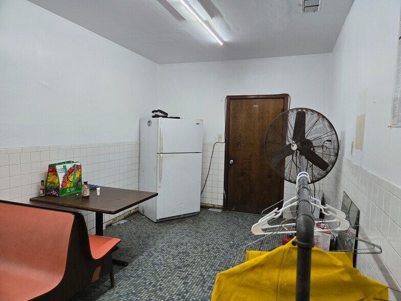 More Photos Of 658 Omaha Dr, Corpus Christi Industrial For Sale