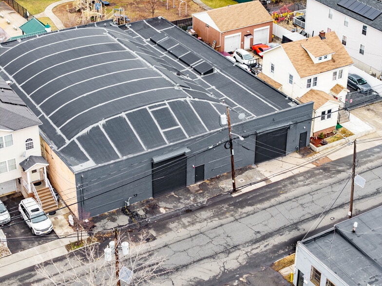 More Photos Of 833 Bond St, Elizabeth Warehouse For Sale