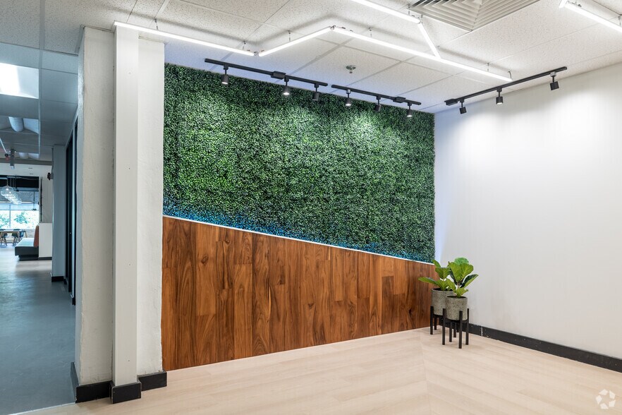 More Photos Of 7101 Av du Parc, Montréal Office For Lease