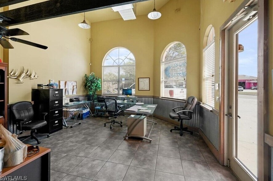 More Photos Of 434 NE 3rd Ave, Cape Coral Warehouse For Lease