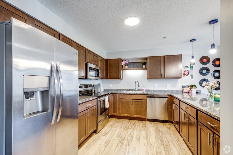 More Photos Of 1975-1977 Marshall Ave, Saint Paul Apartments For Sale