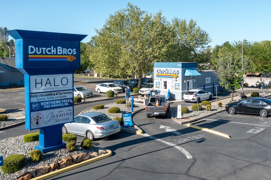 Primary Photo Of 2900 Churn Creek Rd, Redding Fast Food For Sale