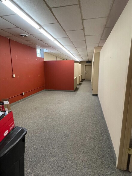 More Photos Of 1005 N Broad St, Mankato Office For Lease